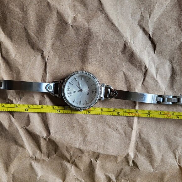 WOMANS FOSSIL WATCH - Picture 4 of 7